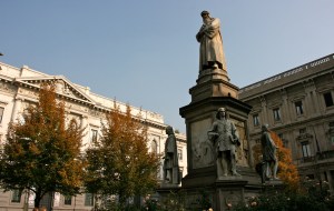 Piazza della Scala , Milano, Italy, Marco Polo, Da Vinci, Statue, Leonardo